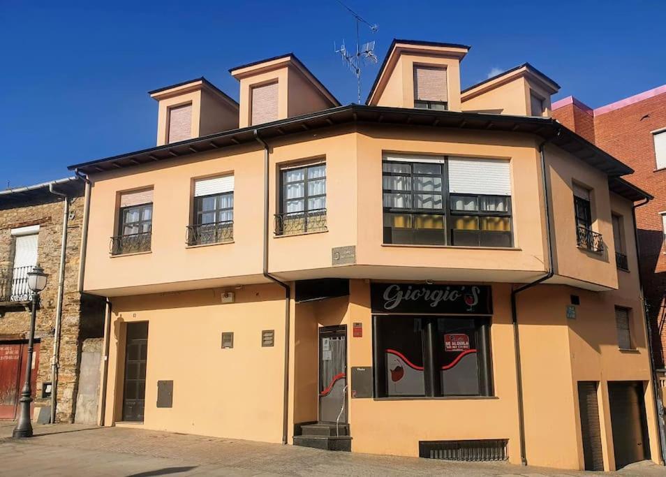 Apartamento En El Casco Antiguo De Ponferrada Exteriör bild