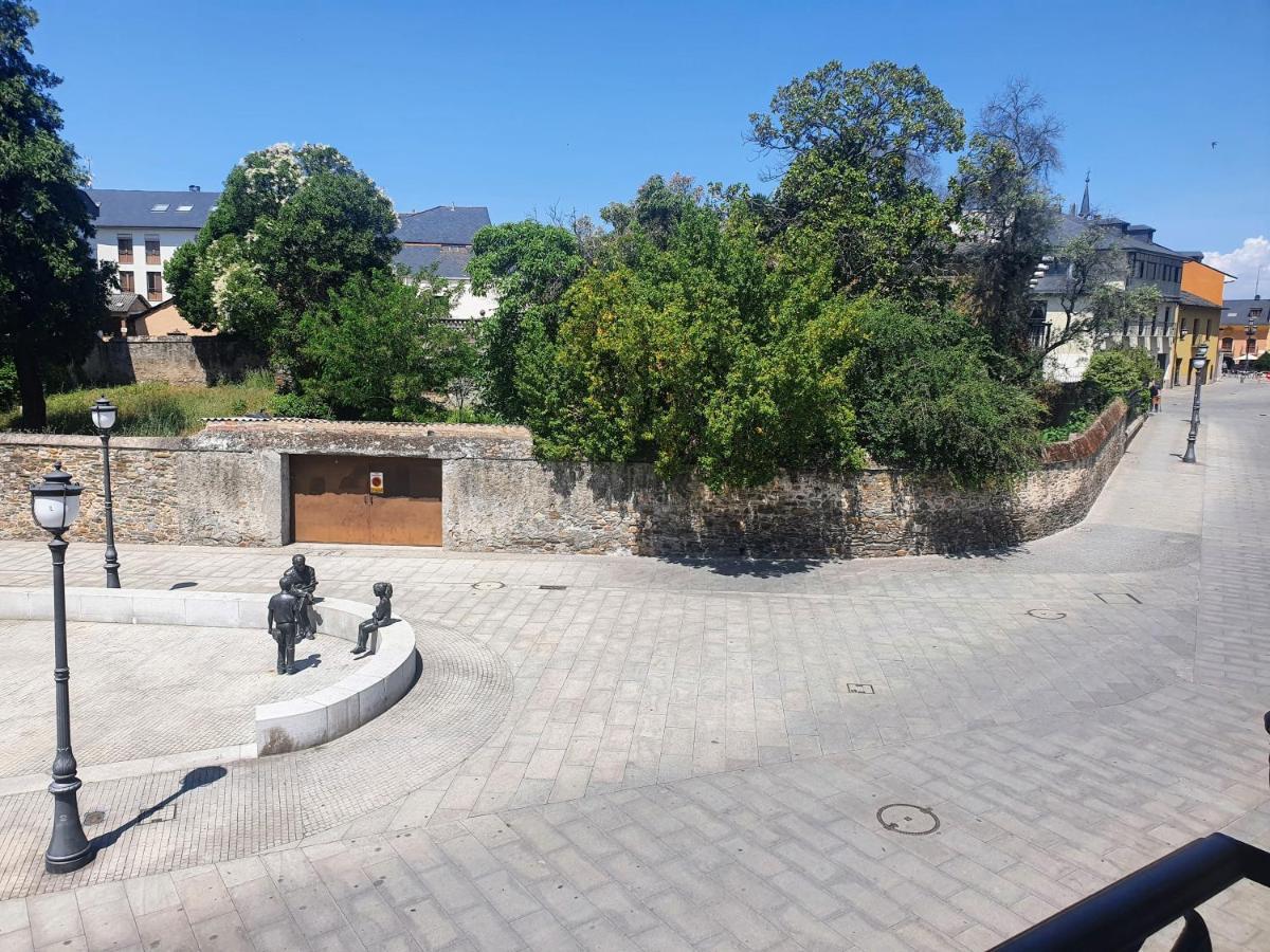 Apartamento En El Casco Antiguo De Ponferrada Exteriör bild